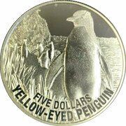 5 Dollars - Elizabeth II 4th Portrait; Yellow-eyed Penguin, Silver Proof, New Zealand, 2011 reverse image