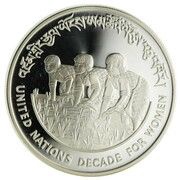 100 Ngultrums Decade for Women reverse image