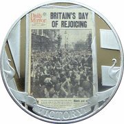 ½ Crown - Elizabeth II 75th Anniversary of VE Day, 'The Headline' reverse image