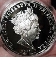 1 Crown - Elizabeth II Platinum Wedding Anniversary, United Kingdom, 2017 obverse image