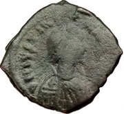 40 Nummi - Justinian I Constantinopolis; Type ✶M☾ obverse image
