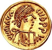 1 Tremissis In the name of Maurice Tiberius; Victory with crude face and helmet-hair; band curved down obverse image