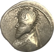 Drachm - Phraates III Sellwood Type 39.5 - Court at Rhagae obverse image
