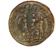 Sestertius - Geta VICTORIAE BRITTANICAE S C; Victory and Britannia, Rome, 210-212 reverse image