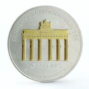 10 Dollars - Elizabeth II Brandenburg Gate, Nauru, 2002 reverse image